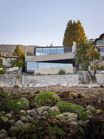 Дом-крепость Liminal House