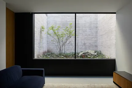 Дом-крепость Liminal House