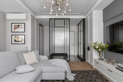 Интерьер квартиры с акцентом на свет, фактуры и детали