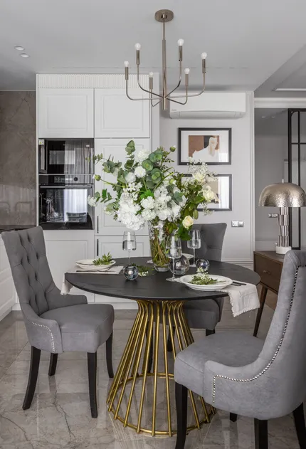 Интерьер квартиры с акцентом на свет, фактуры и детали