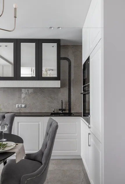 Интерьер квартиры с акцентом на свет, фактуры и детали