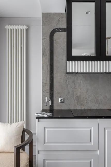 Интерьер квартиры с акцентом на свет, фактуры и детали