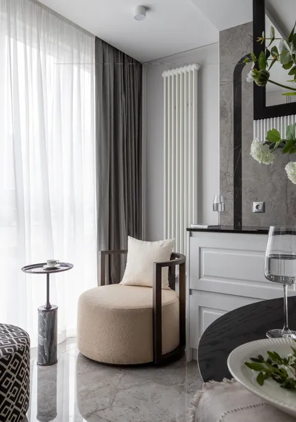 Интерьер квартиры с акцентом на свет, фактуры и детали