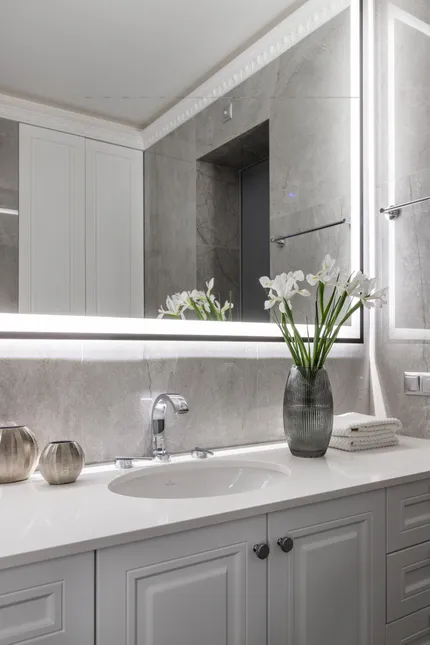 Интерьер квартиры с акцентом на свет, фактуры и детали