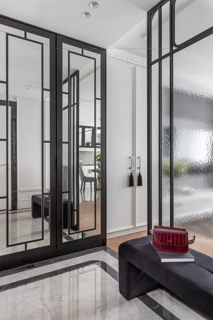 Интерьер квартиры с акцентом на свет, фактуры и детали