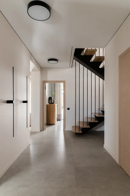 Серая тишина: интерьер загородного дома