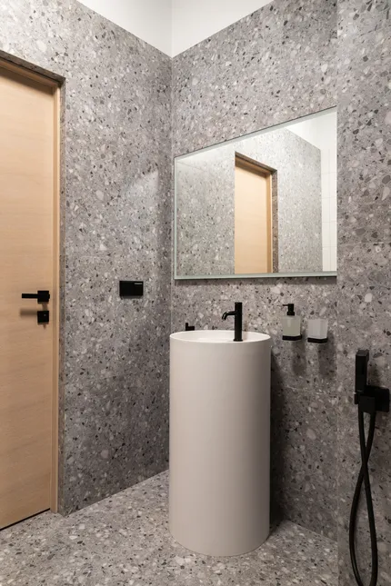 Серая тишина: интерьер загородного дома